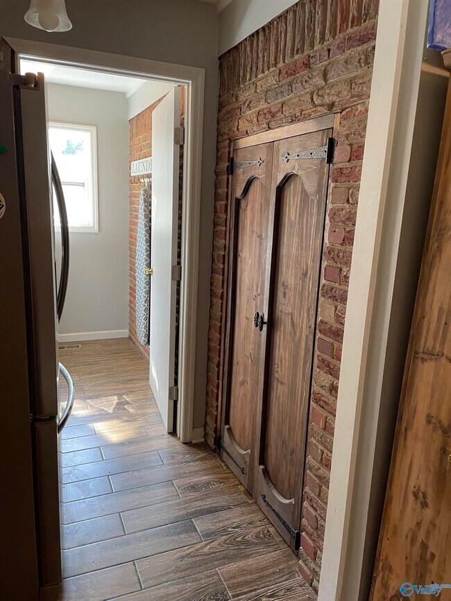 Building Photo - 2105 Hansel Ave SW