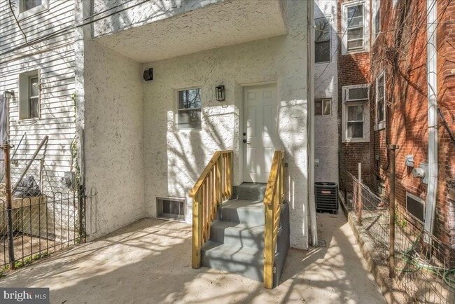 Building Photo - 947 N 66th St