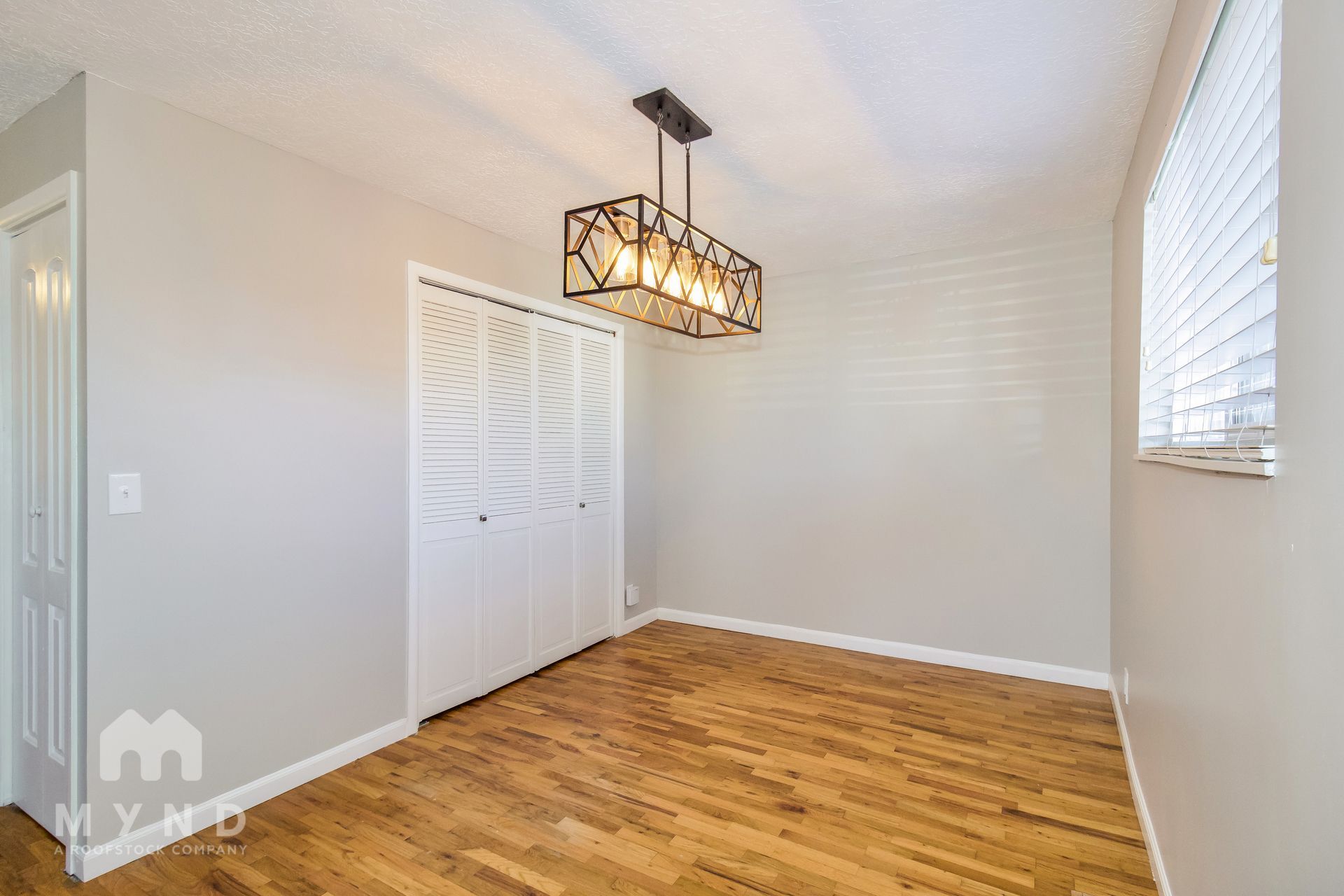 Building Photo - 381 Marquette Dr