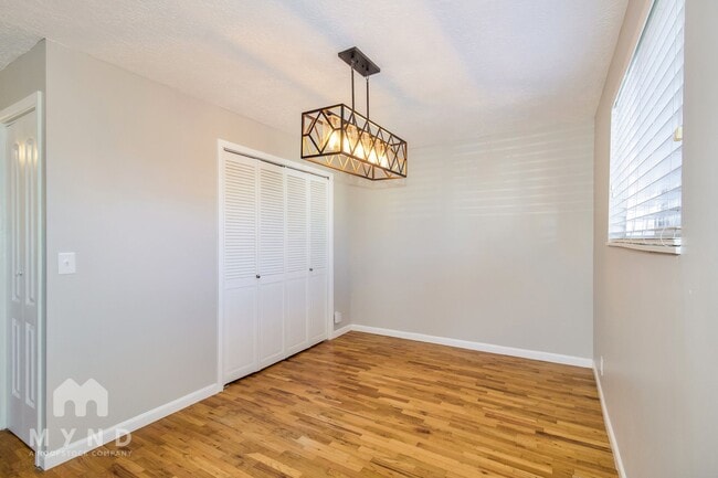 Building Photo - 381 Marquette Dr