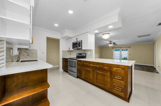 Building Photo - Charming 3 bedroom 2 bath in North Clearwa...