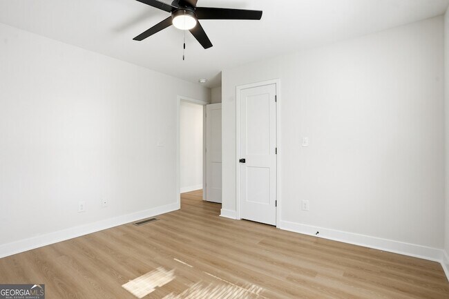 Building Photo - 127 Perry St