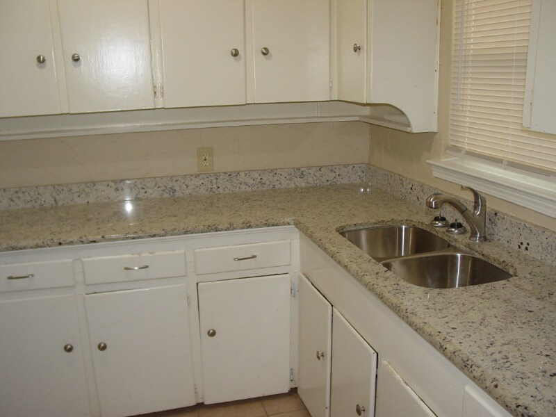 Building Photo - 1805 N Pl