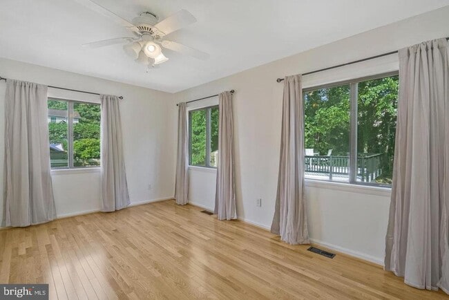 Building Photo - 5758 Biscayne Dr