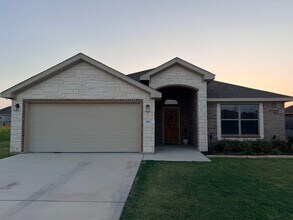 Building Photo - 318 Walking Stick Dr