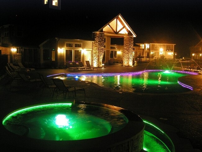 Building Photo - Condo with View of Pool & Mt. Rainier