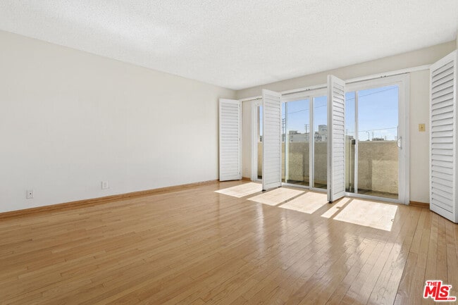 Building Photo - 11916 Goshen Ave