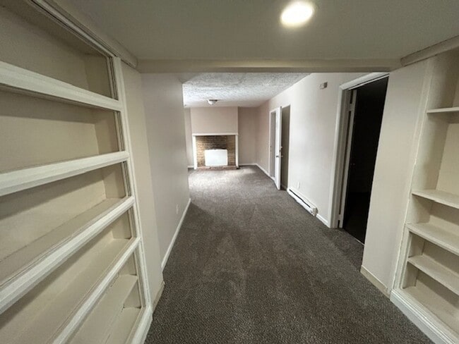 Building Photo - 5 Bed - 1.5 Bath Single Family Home in Lorain