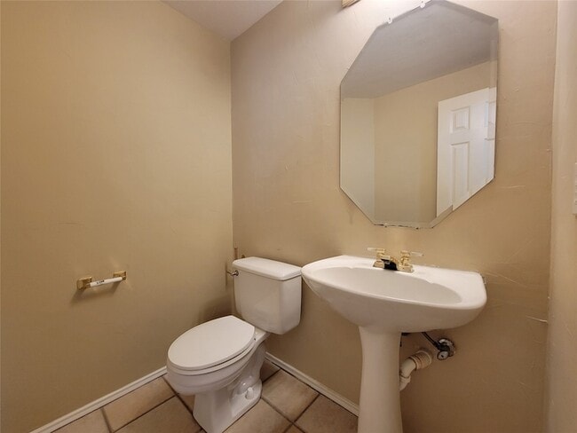 Building Photo - 7020 Goldenrod Dr