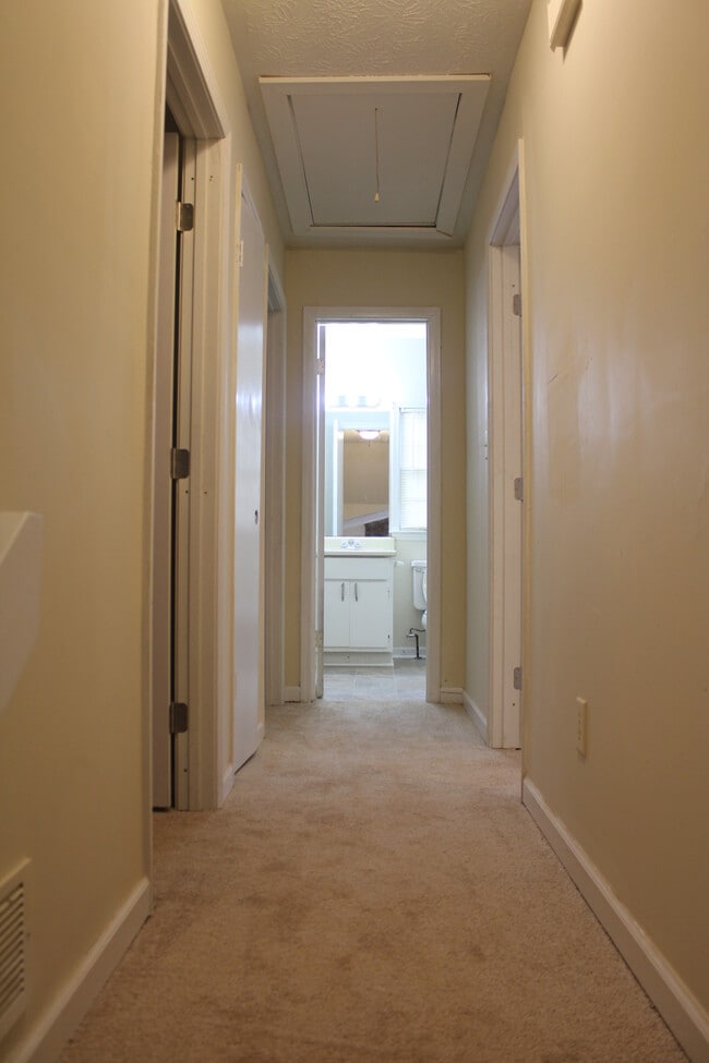 Building Photo - 1410 Ashbrook Dr NW