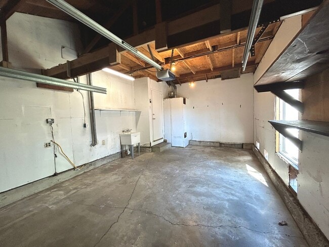 Building Photo - 3 bedroom, 2 bath Concord Home