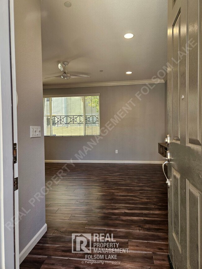 Building Photo - 104 Rodin Ln