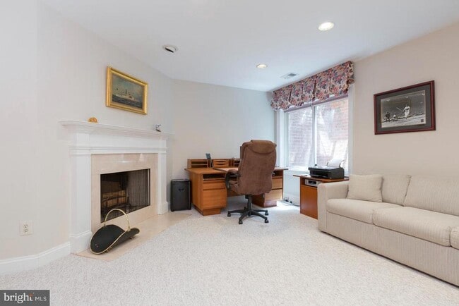 Building Photo - 4062 Mansion Dr NW