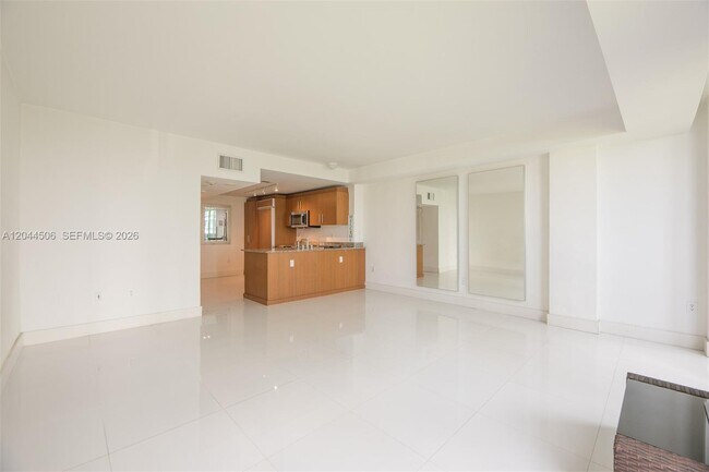 Building Photo - 10275 Collins Ave