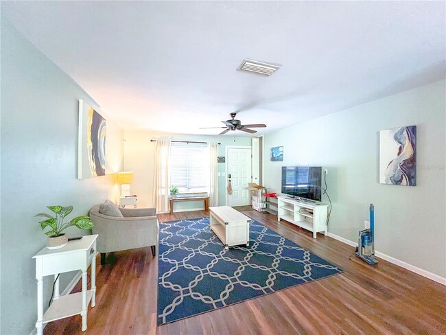 Building Photo - 4814 SW 57th Dr