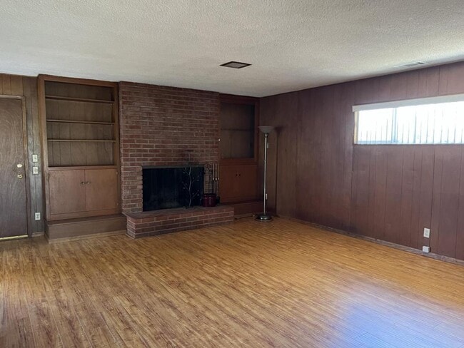 Building Photo - 6402 Birchwood St
