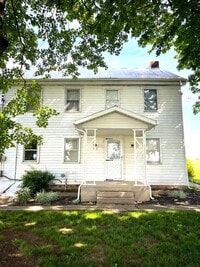 Building Photo - Spacious 3-Bedroom Farmhouse for Rent – Pe...