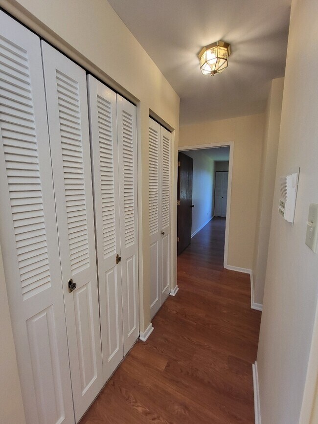 Building Photo - 7510 Farmingdale Dr