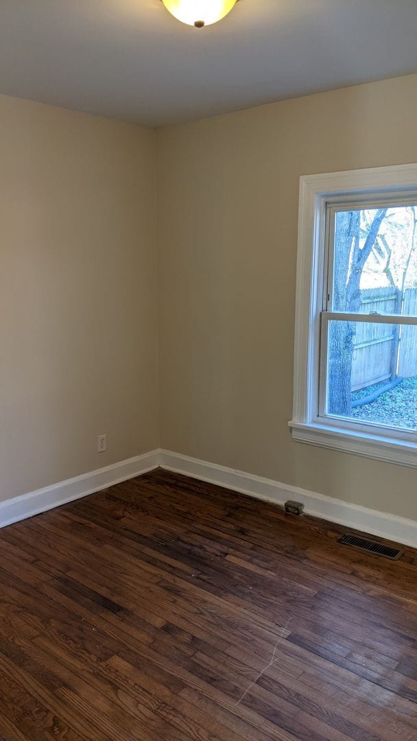 Building Photo - LOCATION ! Washer/Dryer Included 2 Bedroom