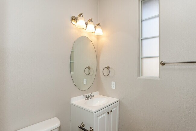 Building Photo - 92 El Castillo Ct