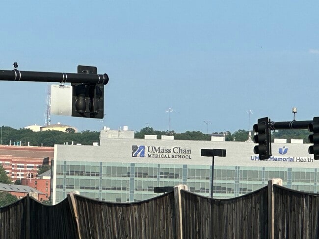 Building Photo - 2 Shrewsbury Green Dr