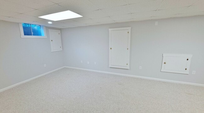 Building Photo - 3 Bed / 3 Bath Single Family Home