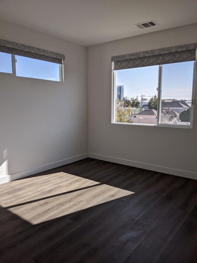 Building Photo - 193 Uptown Cir