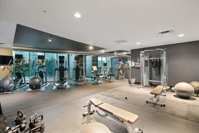 Building Photo - 360 Nueces St