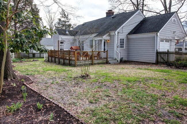Building Photo - Beautiful and Spacious 2bd/1ba Home Near Northgate Park in Durham's Colonial Village!