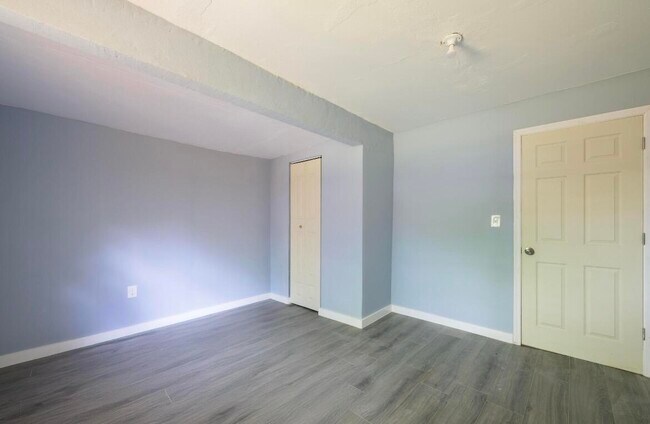 Building Photo - 353 NW Ferris Dr