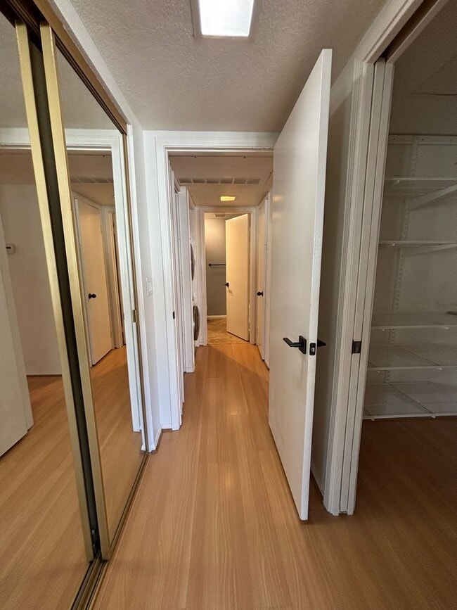 Building Photo - This stunning One-Bedroom One-Bathroom Condo in Laguna Niguel