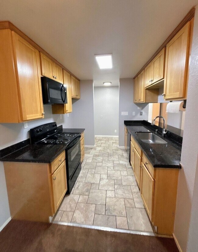 Building Photo - 2 Bed 2 Bath Condo in San Pablo - AVAILABLE NOW!!
