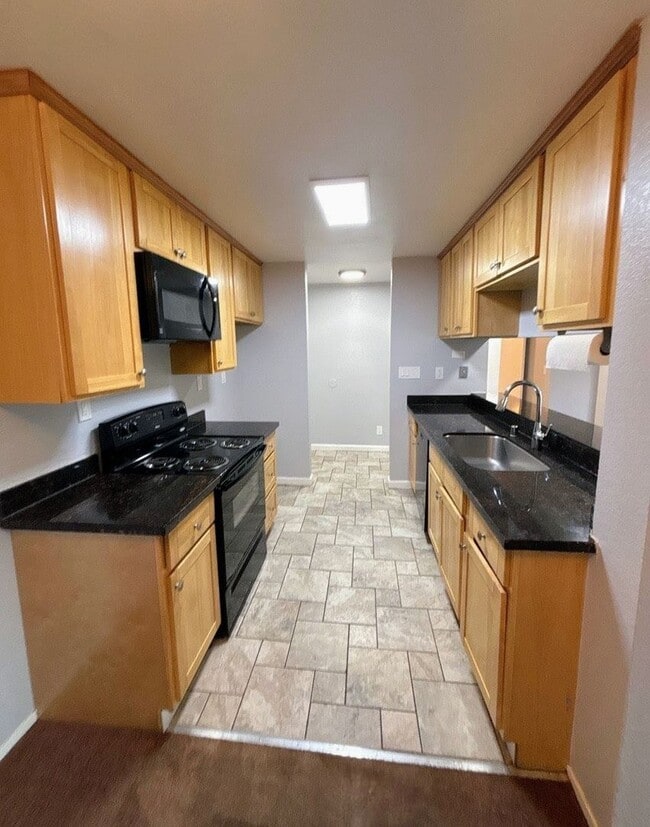 Building Photo - 2 Bed 2 Bath Condo in San Pablo - COMING SOON!!