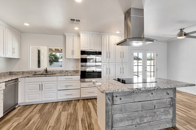 Building Photo - Old Town Remodeled Four Bedroom!