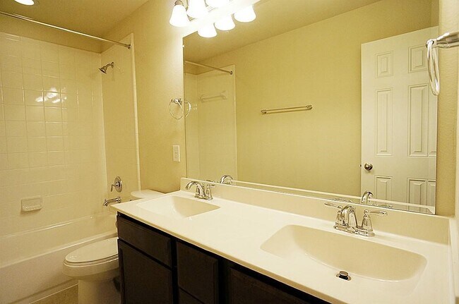 Building Photo - 29015 Davenport Dr