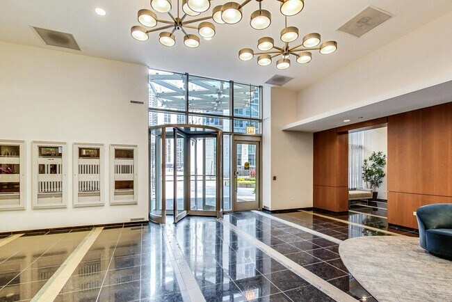 Building Photo - 420 E Waterside Dr
