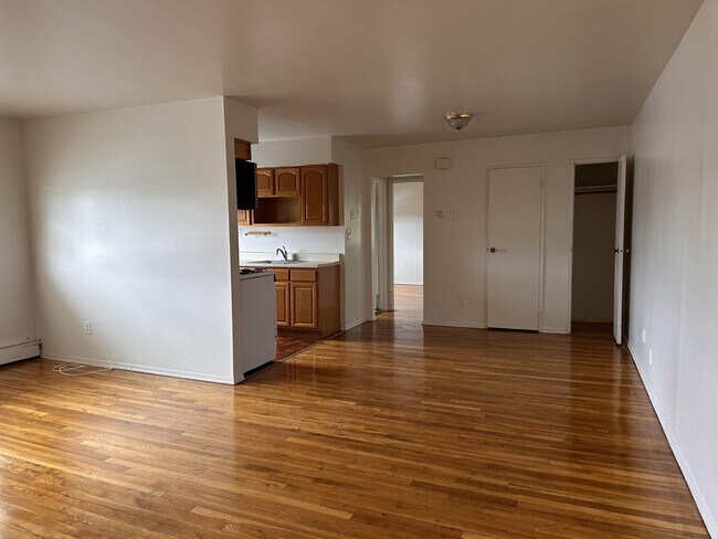 Building Photo - 464 N Corona Ave