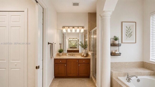 Building Photo - 7833 SW 194th Terrace