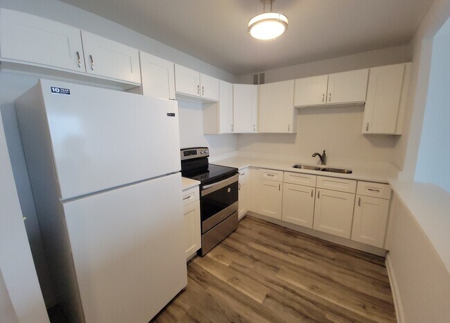 Building Photo - 5415 N Sheridan Rd