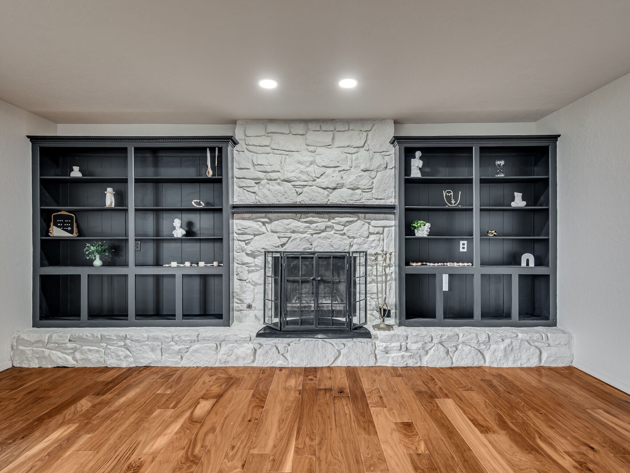 Gas Fireplace - 5301 SE 82nd St