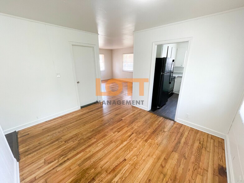 Building Photo - 117 Mayo Dr