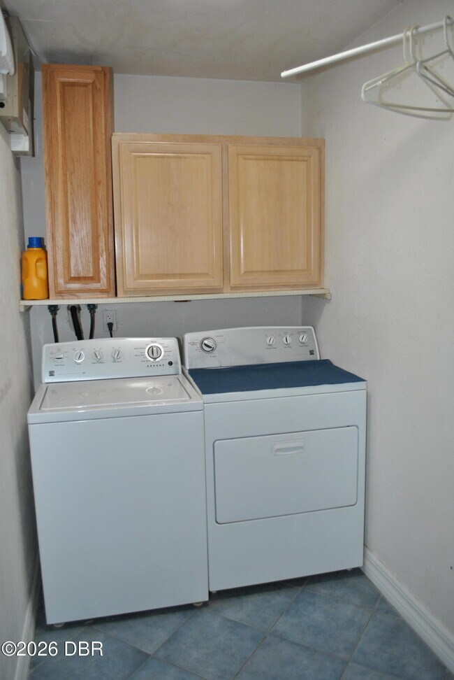 Building Photo - 5590 Lancewood Cir S
