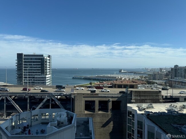 Building Photo - 400 Beale St