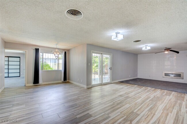 Building Photo - 1056 E Oakey Blvd