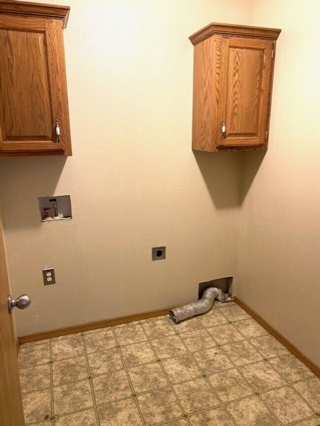 Building Photo - Nice 2BR/2BA near MSSU campus! (downstairs...