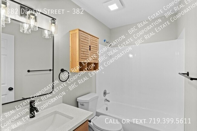 Building Photo - 382 Depew St