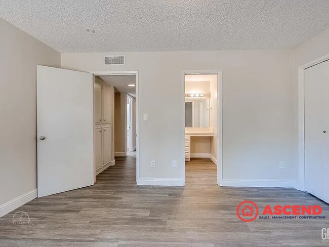 Building Photo - Phenomenal Home Located In Gated Community!