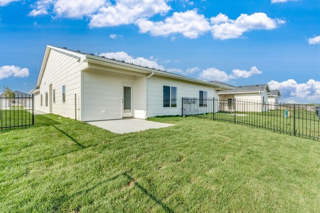 Building Photo - Area151-Cromwell Plan MODEL UNIT