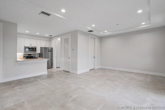 Building Photo - 217 Gulfstream Blvd