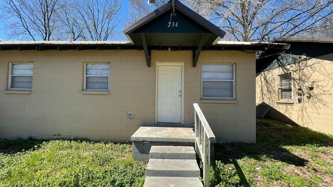 Building Photo - 234-234-232 Wilson Ave